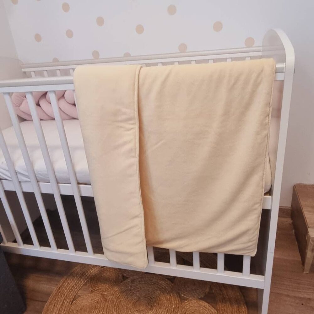 Bézs babyplüss babatakaró