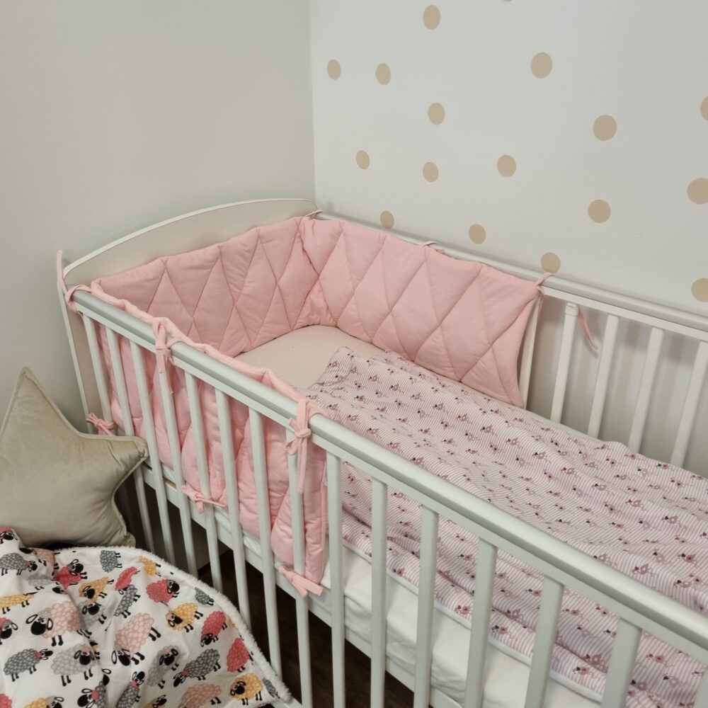 Rózsaszín steppelt velúr rácsvédő