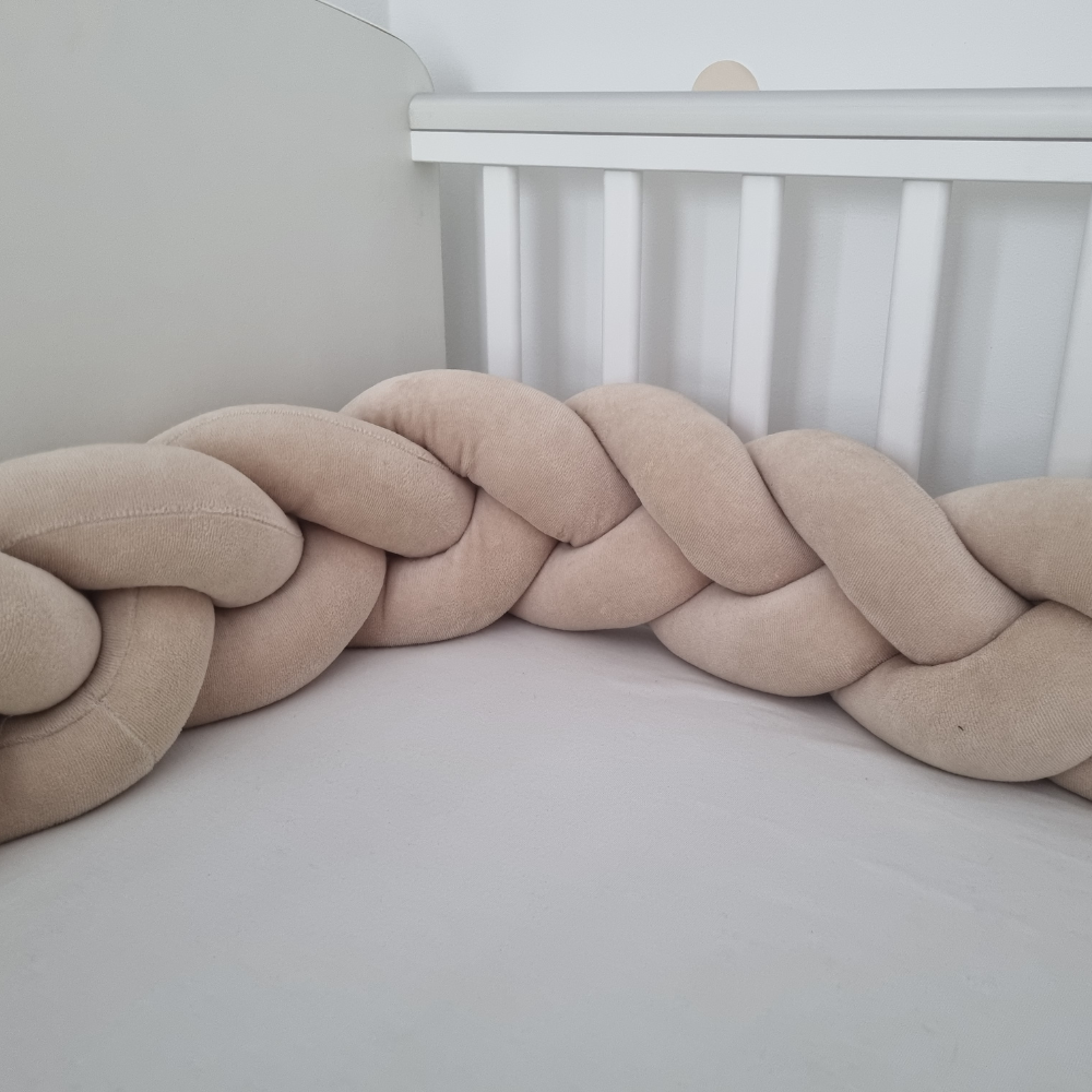 Bézs babyplüss fonott rácsvédő