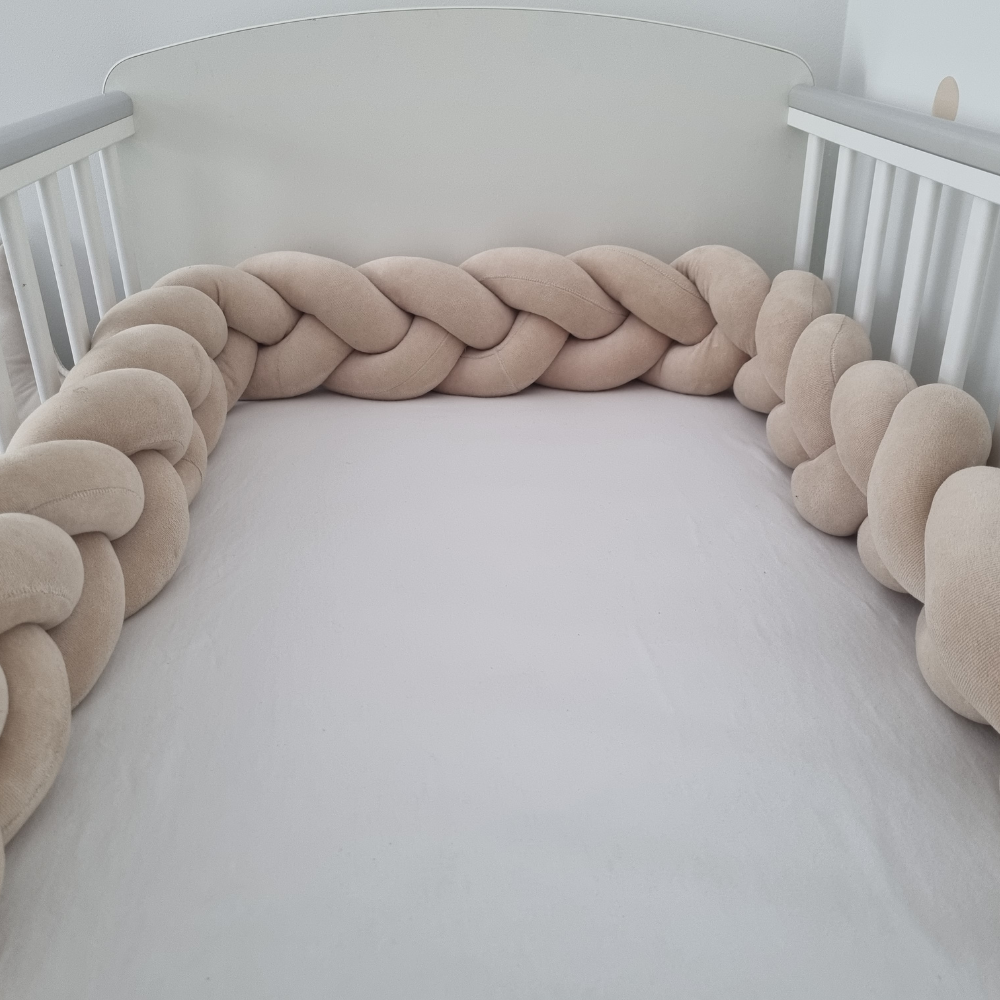 Bézs babyplüss fonott rácsvédő