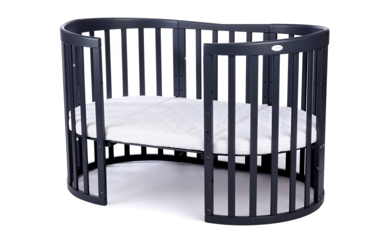 Ovális babágy antracit színben, gyermekágyként használva
