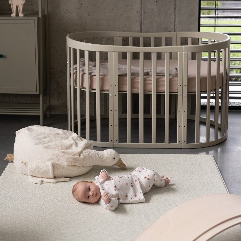 Ovális kiságy oliva színben