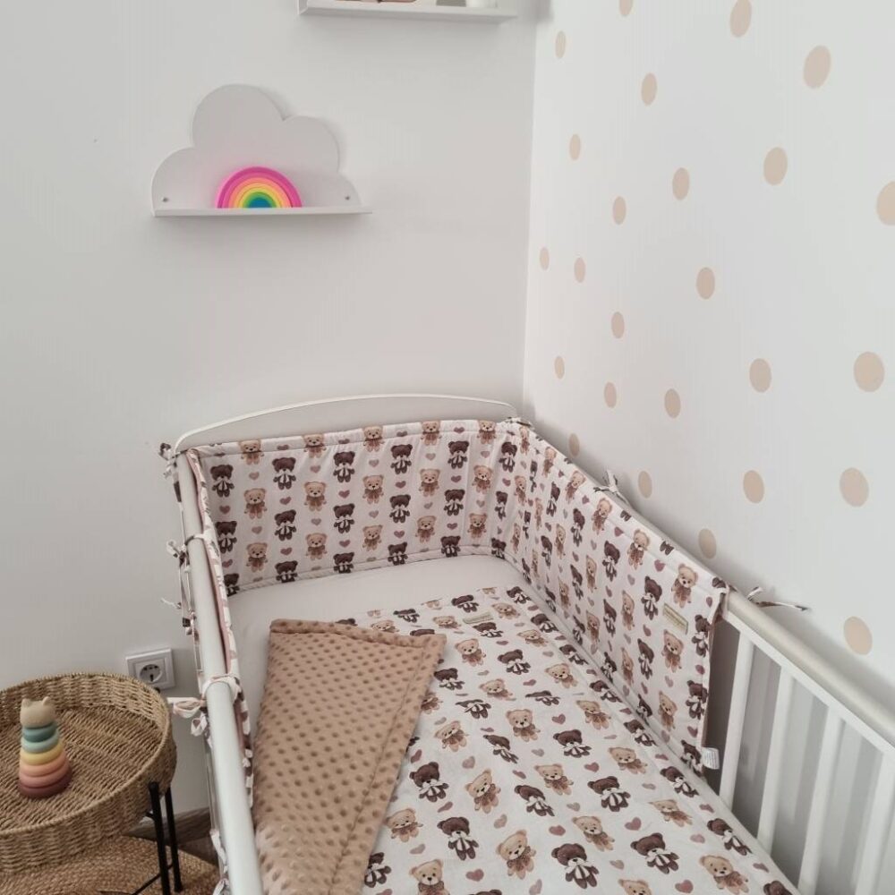 Mackóliget – Pihe-puha macis babaágynemű szett babáknak ágyban