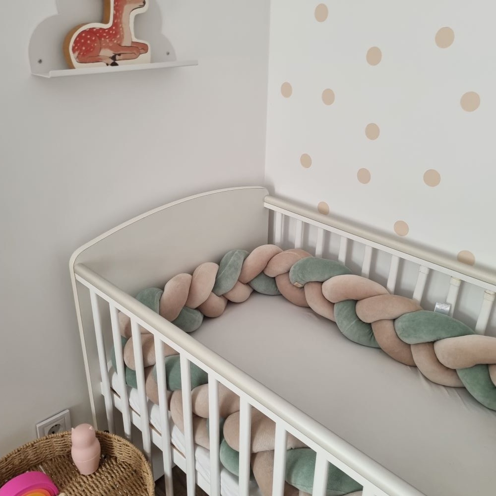 Fonott rácsvédő babyplüss bézs zsálya messziről