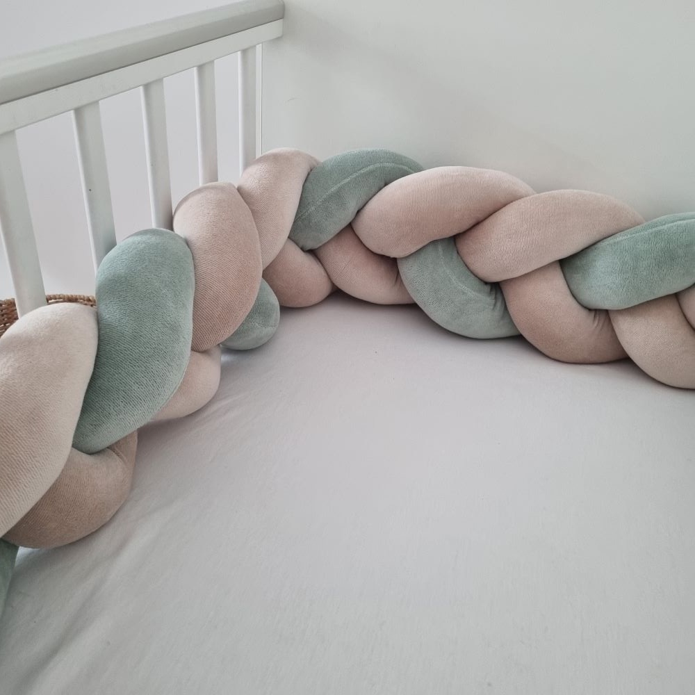 Fonott rácsvédő bézs zsálya oldalról