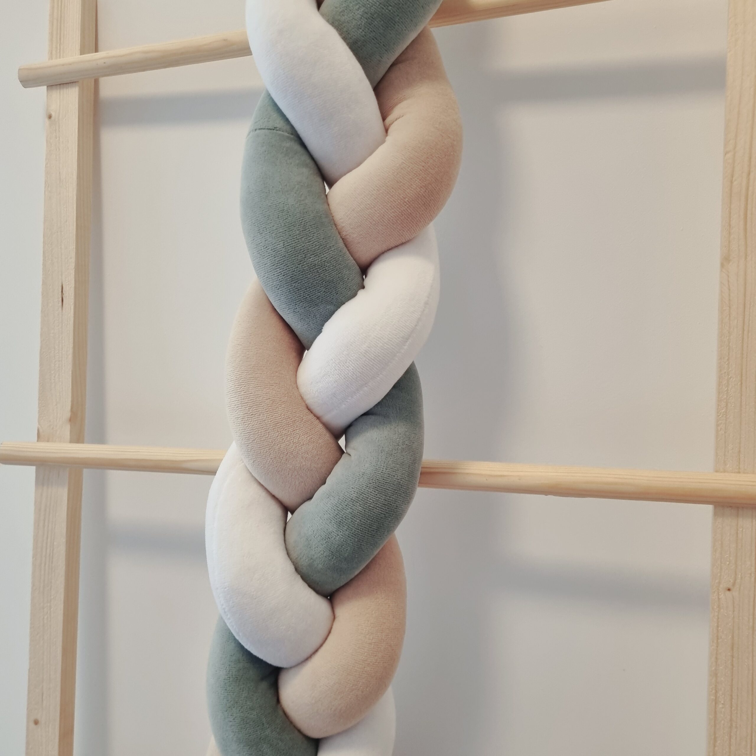 Fonott rácsvédő természet ihlette árnyalatokkal állványon